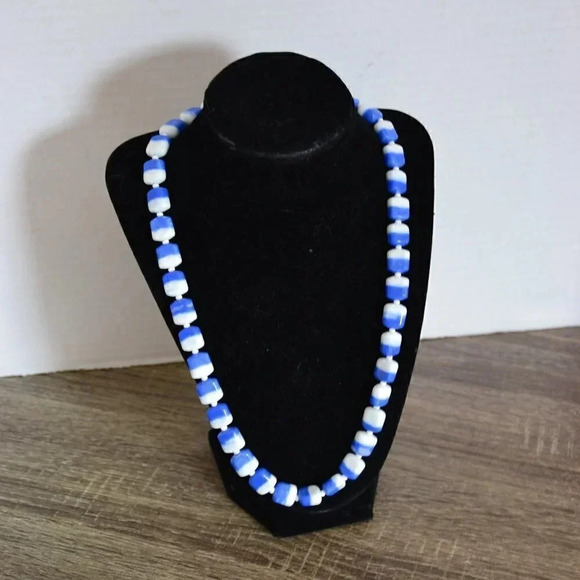 Vtg  Blue and White Beaded Necklace - Picture 1 of 5